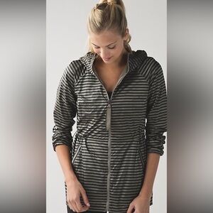 EUC LULULEMON Women’s Reversible Rain For Daze Hooded Jacket